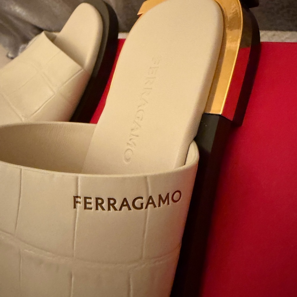 Salvatore Ferragamo Cream Slide Sandals NEW - Picture 5 of 9